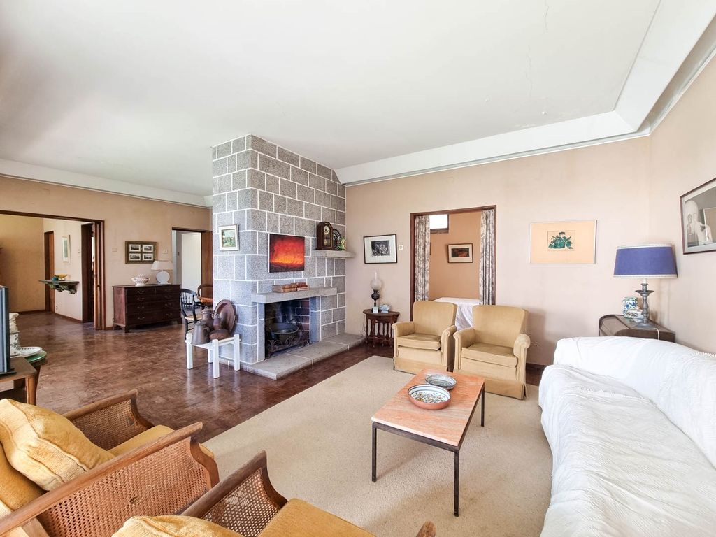 Property photo 1 of 52