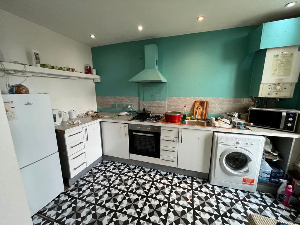 Property photo 3 of 6 Photo 2