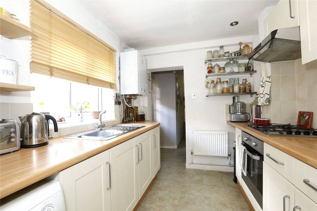 Property photo 2 of 9 Picture No. 11