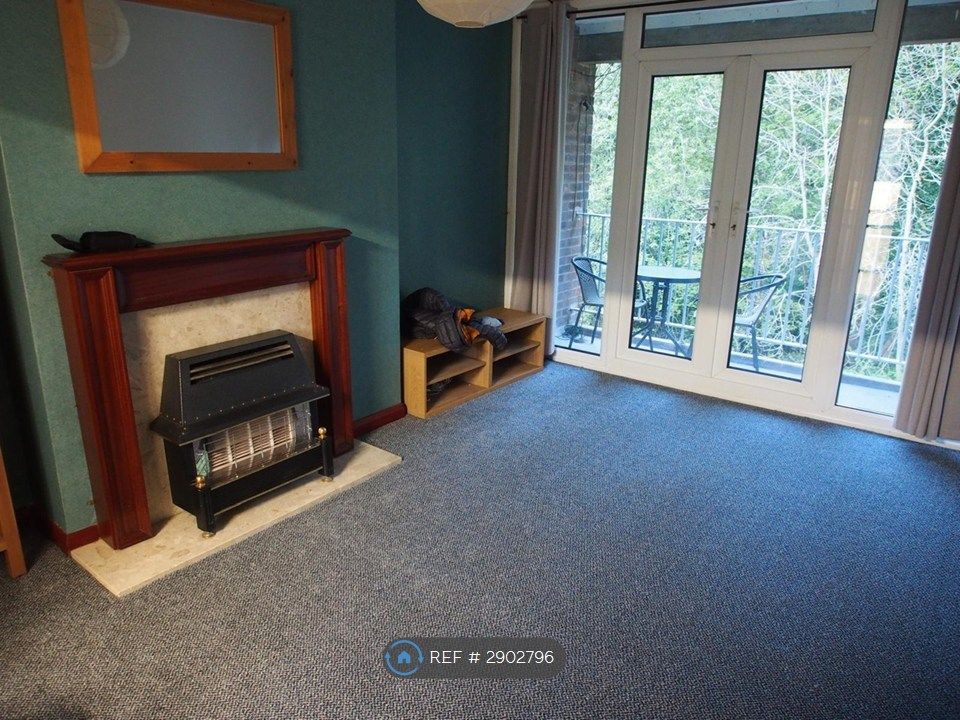 Property photo 3 of 6 Living Room