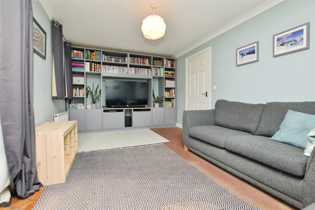 Property photo 3 of 19 Living Room