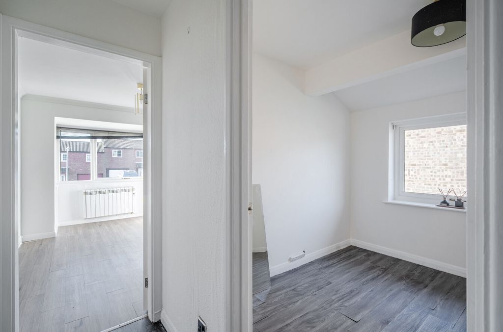 Property photo 2 of 13 1425813-1-69ba6c7...