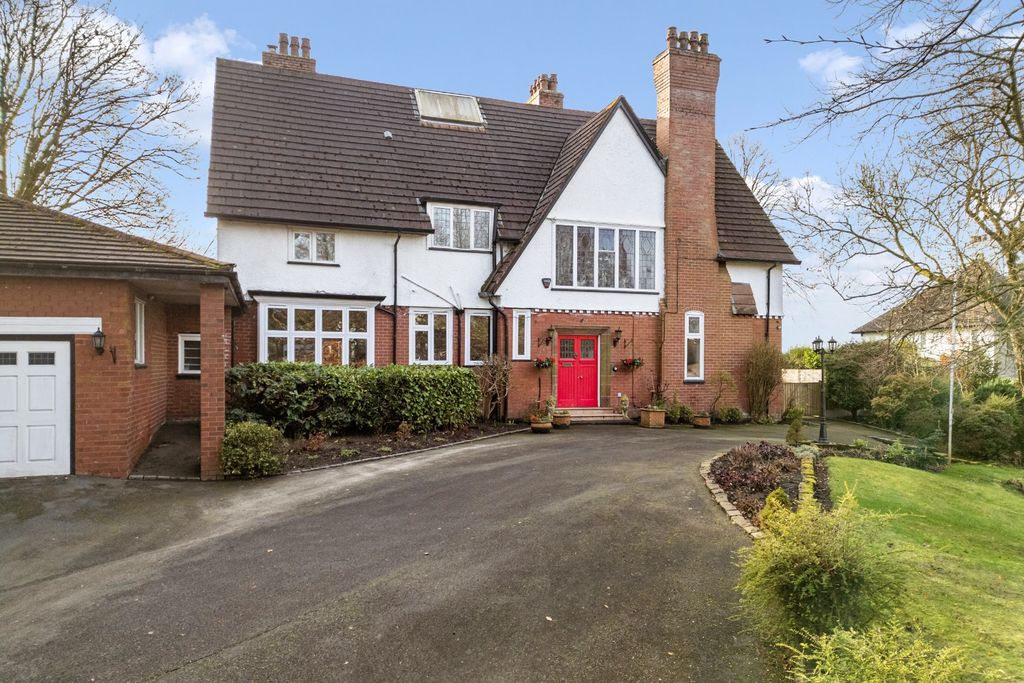 Property photo 1 of 93 4164600