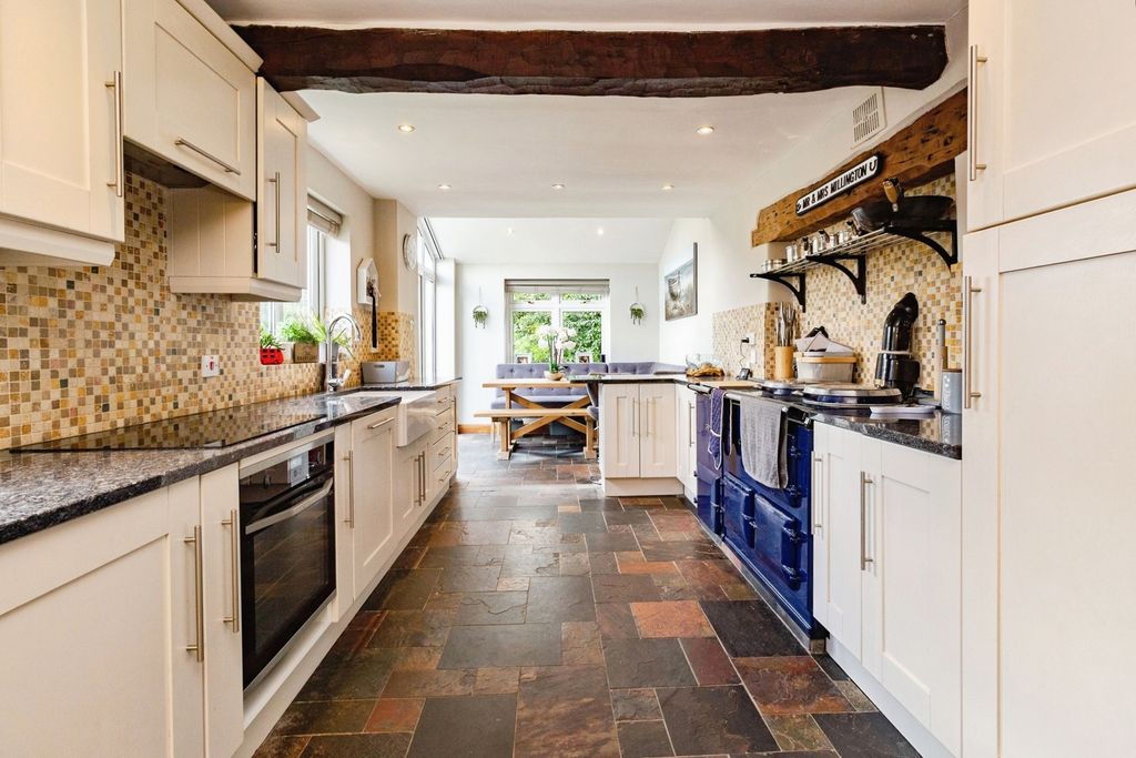 Property photo 3 of 14 Breakfast Kitchen