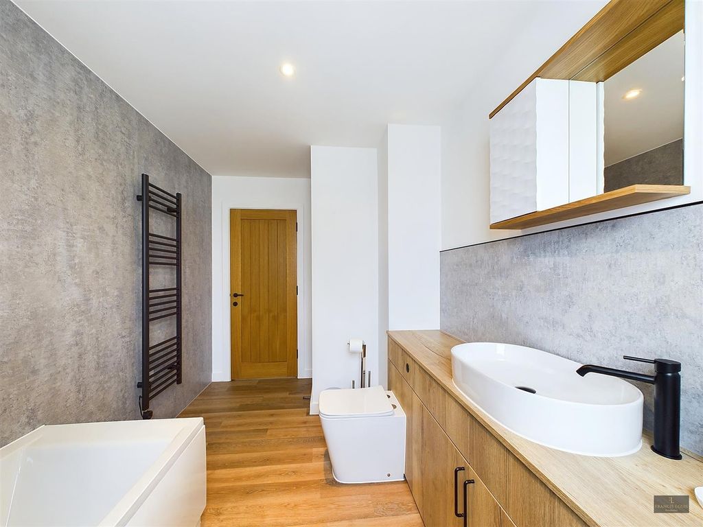 Additional image 10 of 2 bed flat to rentNew North Road, Exeter EX4