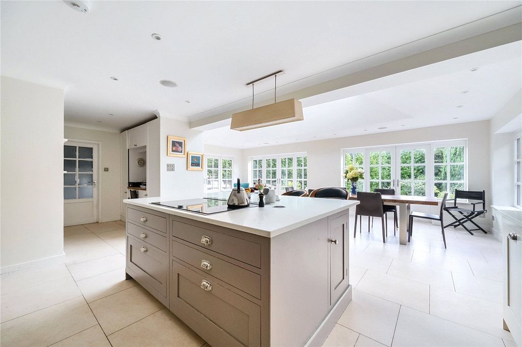 Property photo 3 of 19 Kitchen Island