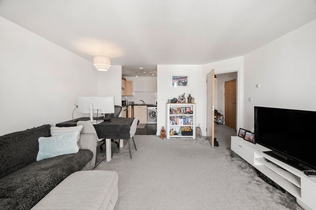 Property photo 2 of 8