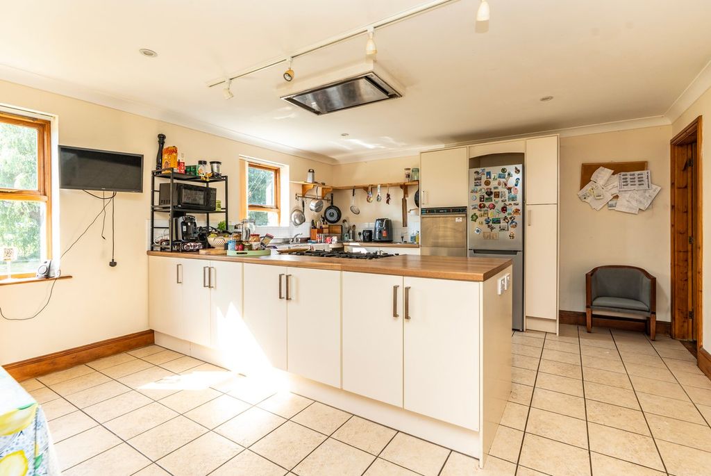 Property photo 3 of 29