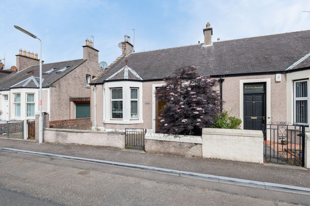 Property photo 2 of 32