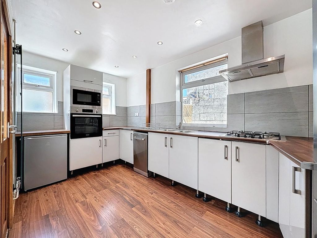 Property photo 1 of 24 Kitchen