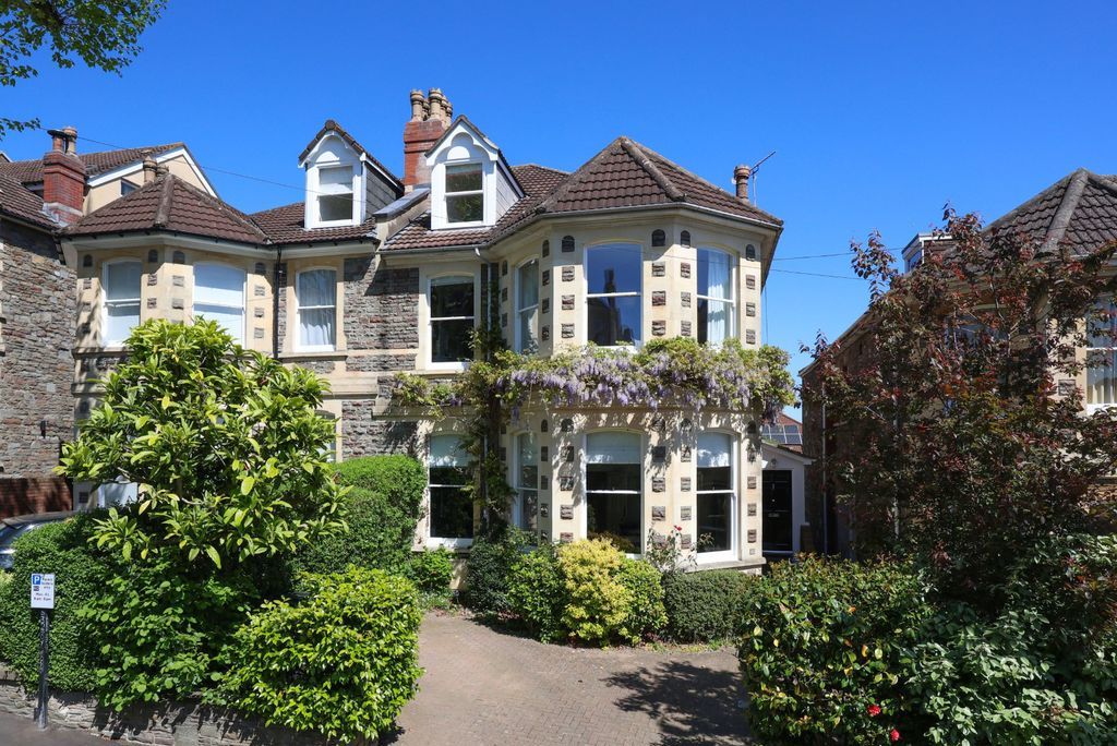 Property photo 1 of 18 External