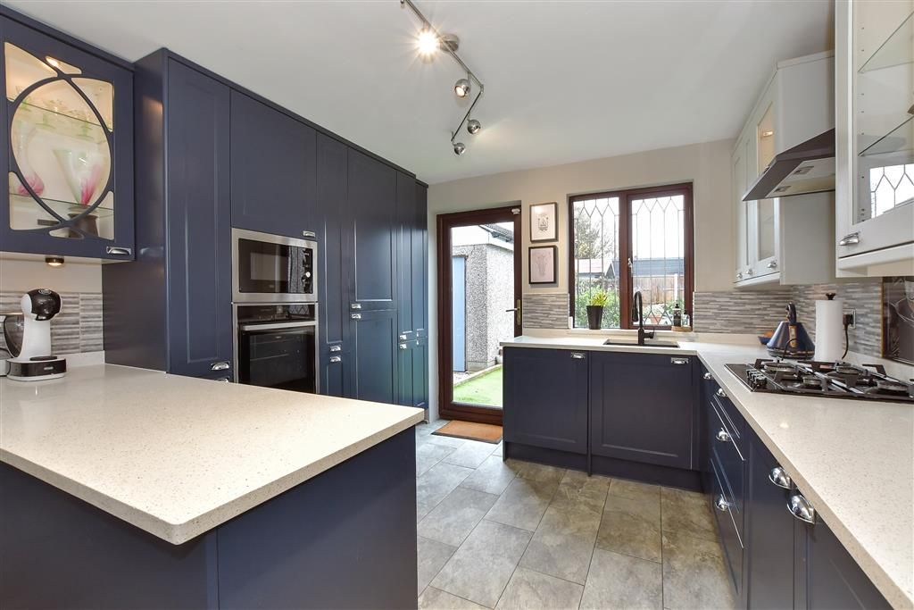 Property photo 3 of 18 Kitchen