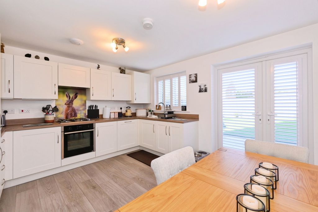 Property photo 2 of 10 Kitchen/Dining Room