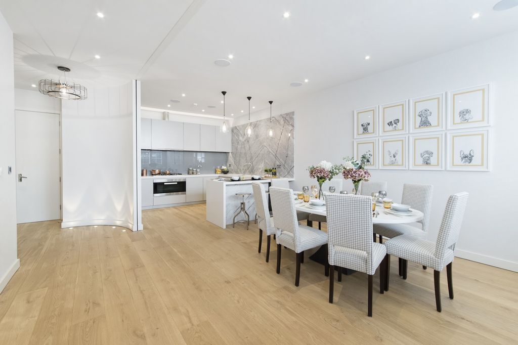 Property photo 3 of 12 Dining Area