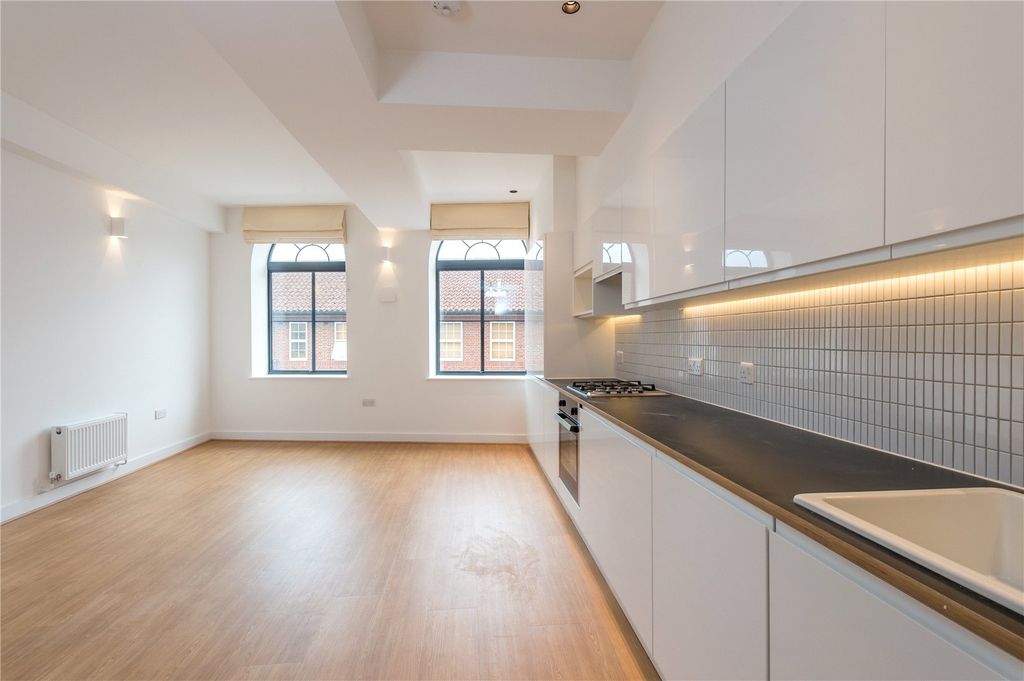 Property photo 3 of 7 Kitchen