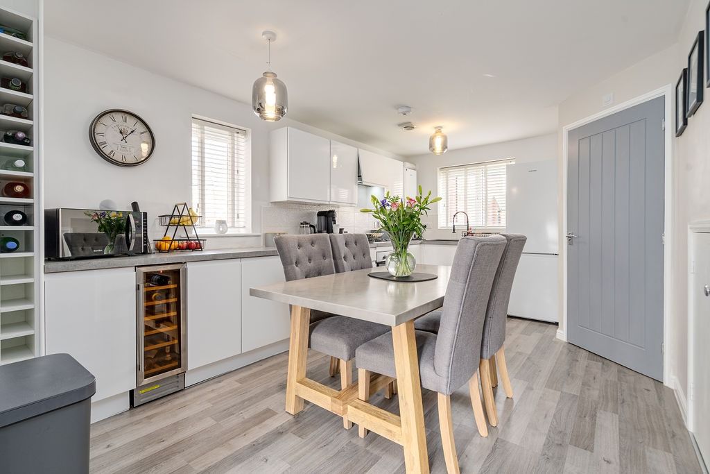 Property photo 2 of 30 3875436