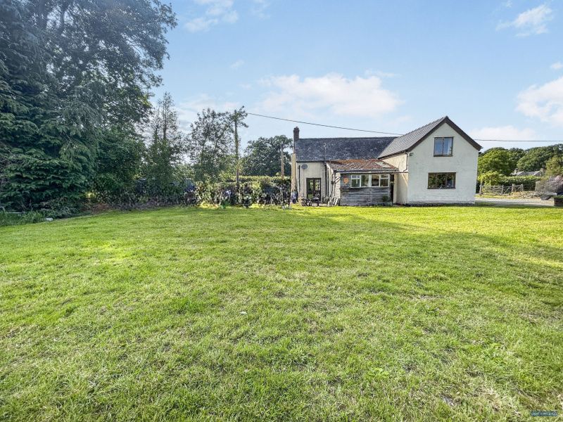 Property photo 1 of 13 Detached Cottage