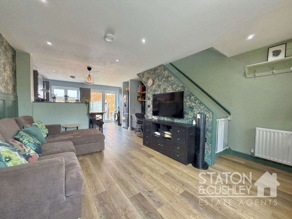 Property photo 2 of 28