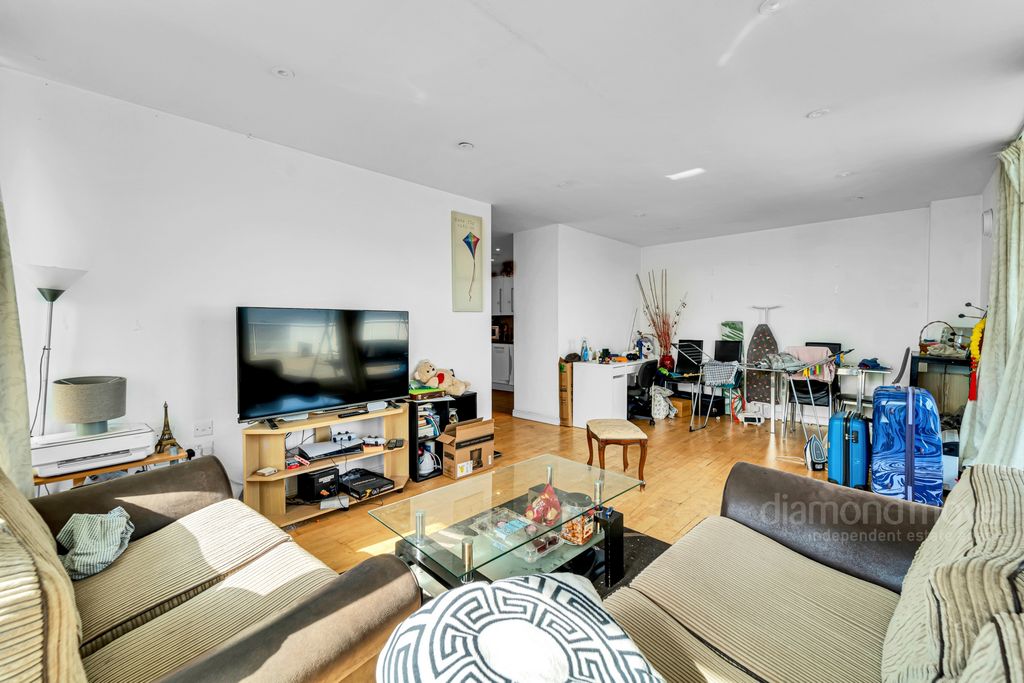 Property photo 1 of 13 Photo 6