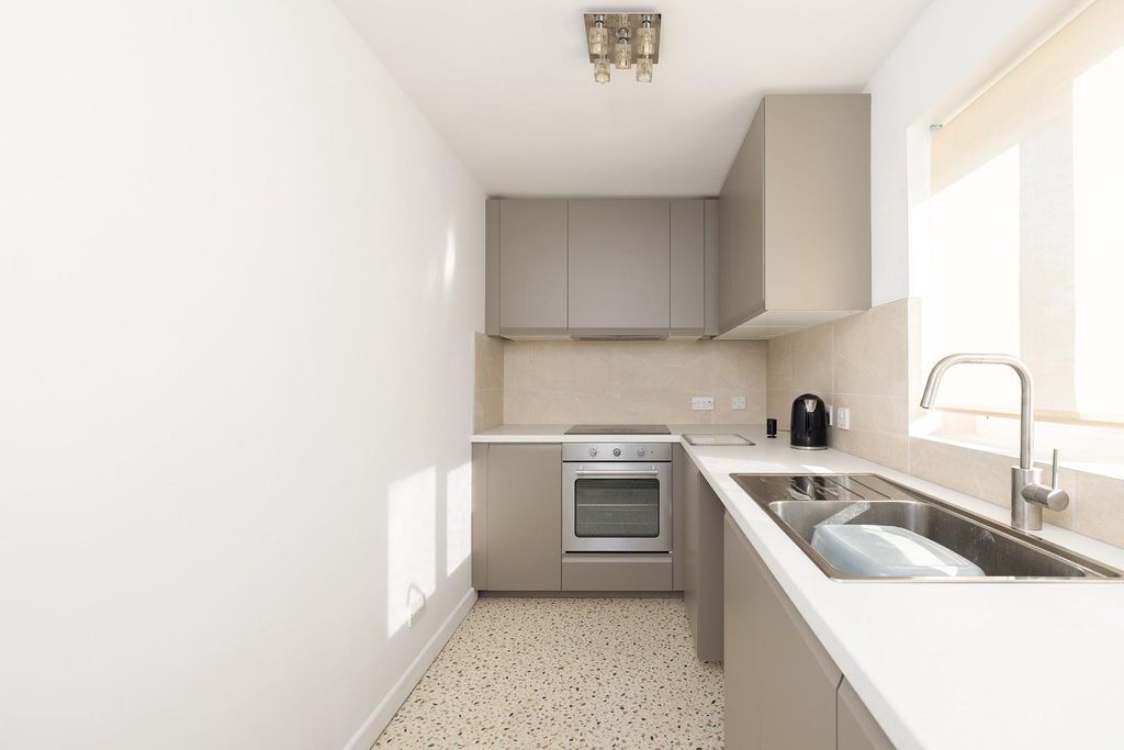 Property photo 3 of 18 Char5619.Jpg