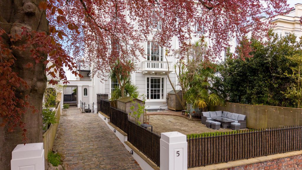 3 bed maisonette for saleOakfield Road, Clifton, Bristol BS8