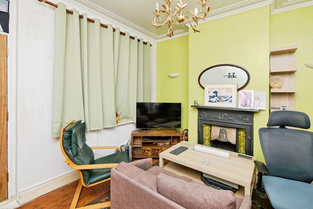 Property photo 3 of 17