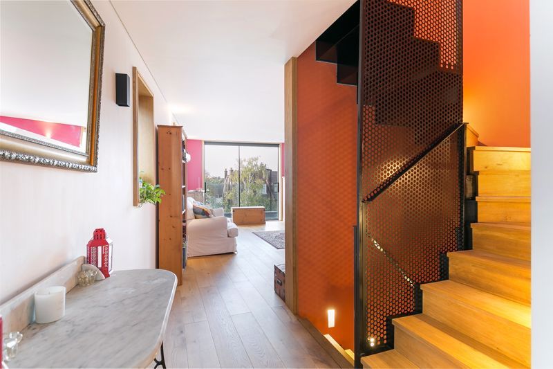 Property photo 3 of 23 Ground Floor Entrance