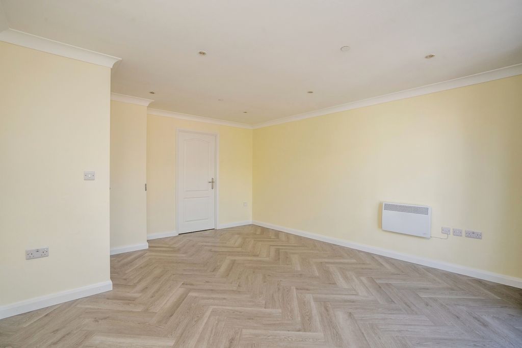 Property photo 2 of 19 Pbox-Img.Jpg