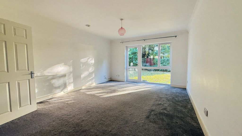 Property photo 2 of 13 5901203