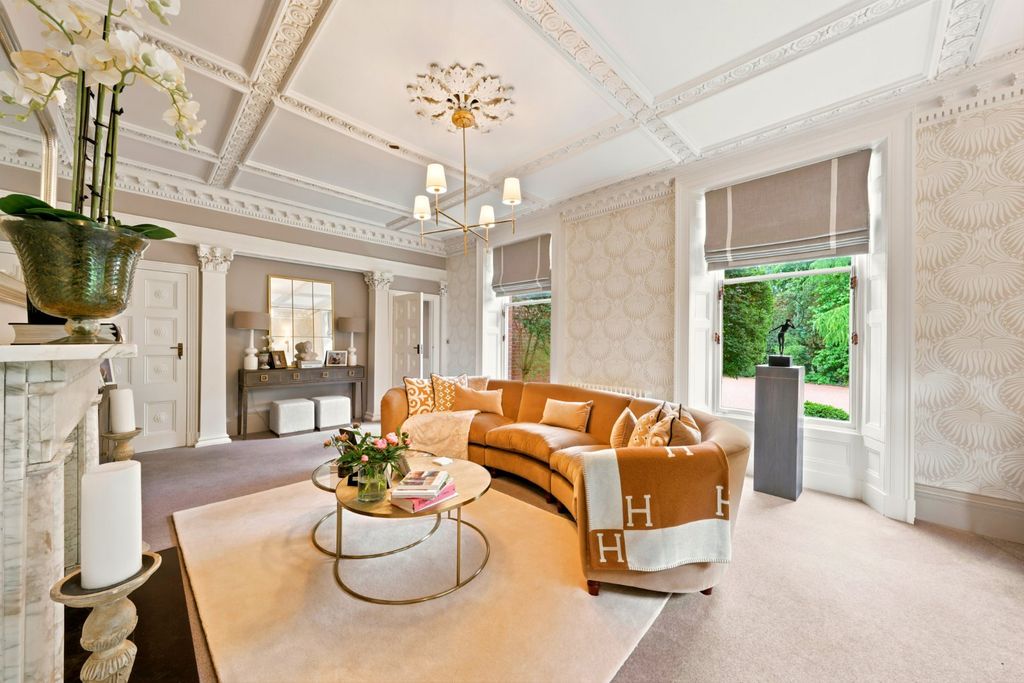 Property photo 2 of 38 Sitting Room