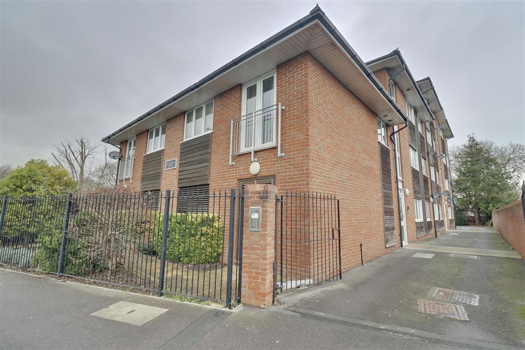 Property photo 1 of 20 193E6215-Fac0-4D11-8529-837Af5E3133C_1_201_A.Jpeg