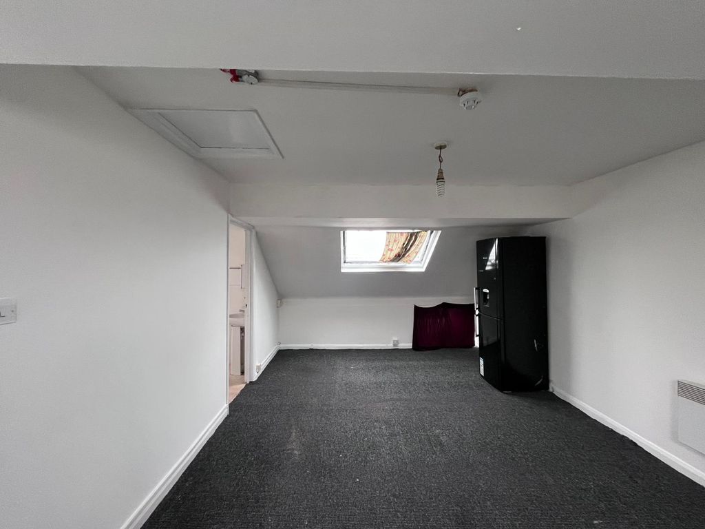Property photo 1 of 6 Property To Let Â€“ 1 Bedroom Studio Flat