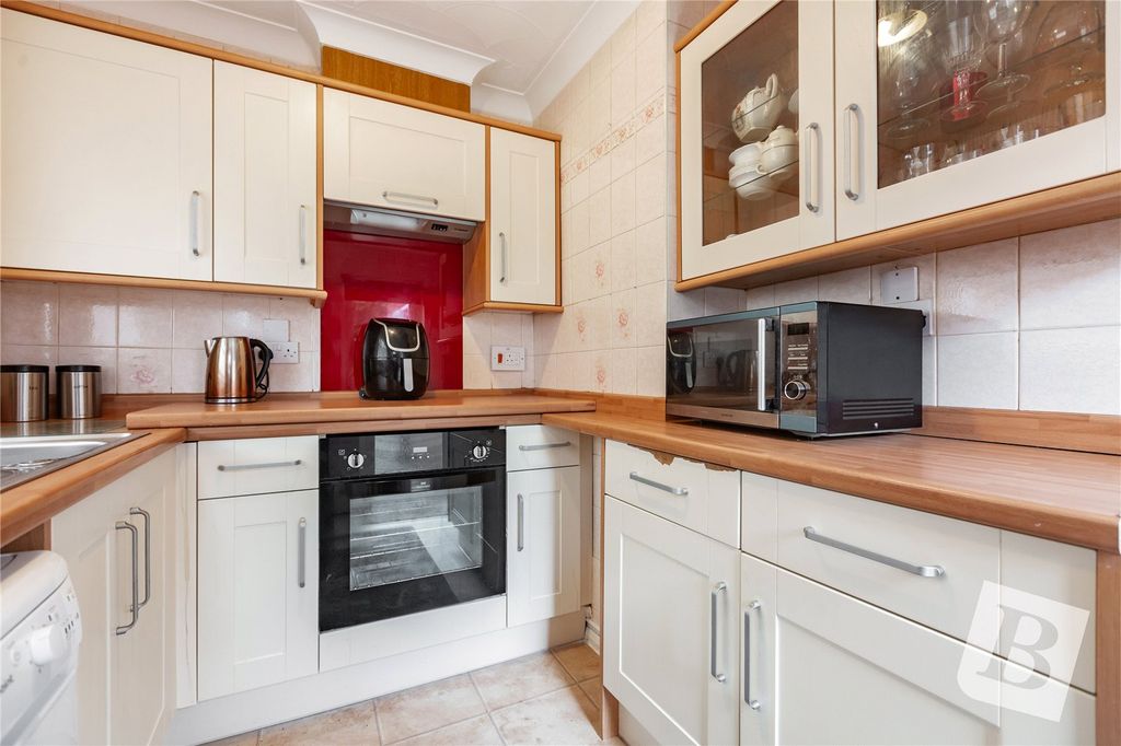 Property photo 1 of 19 Kitchen