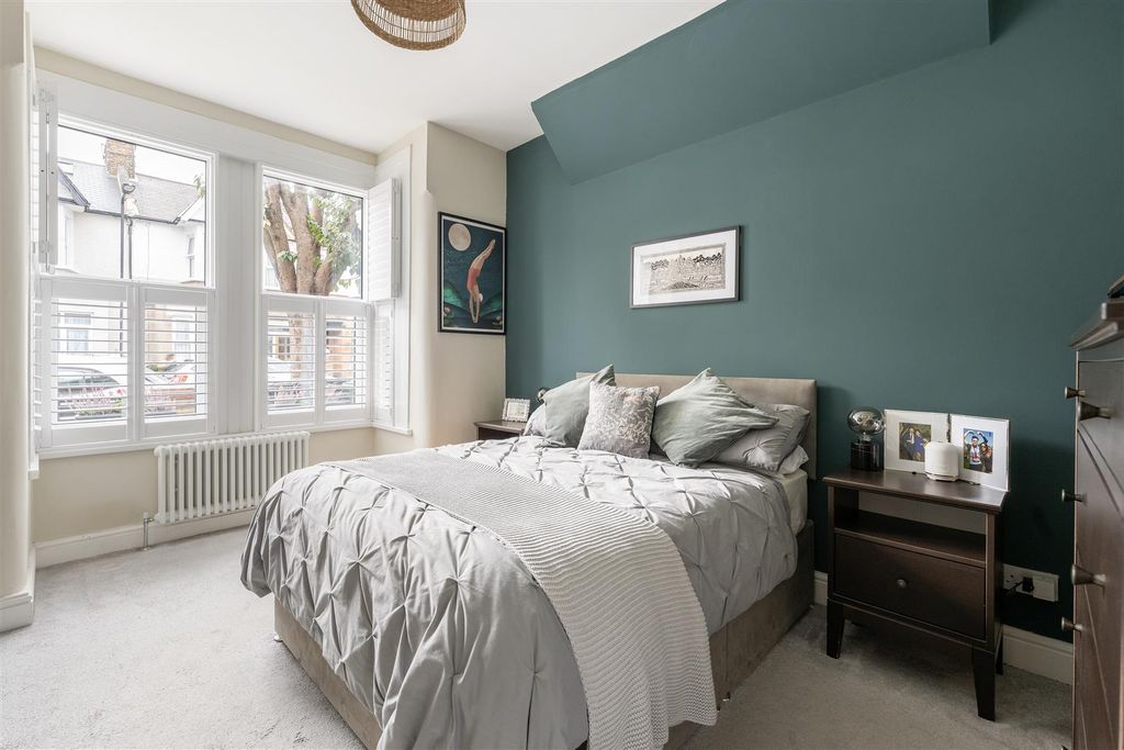 Property photo 3 of 24 Belgrave Road E10