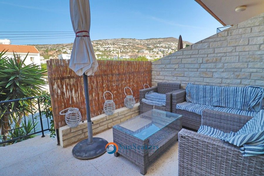 Property photo 2 of 28