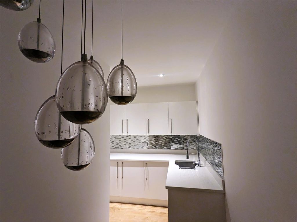 Property photo 3 of 14 Kitchen