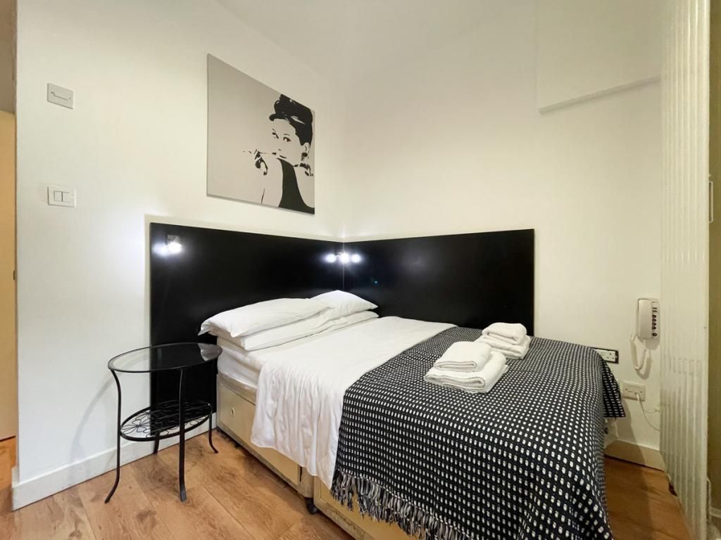 Property photo 1 of 5 Studio To Rent