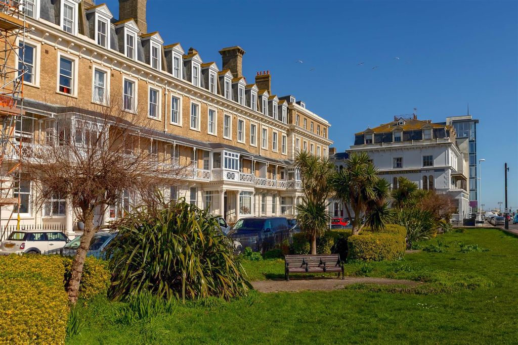 Property photo 1 of 13 Heene Court Mansions_17.Jpg