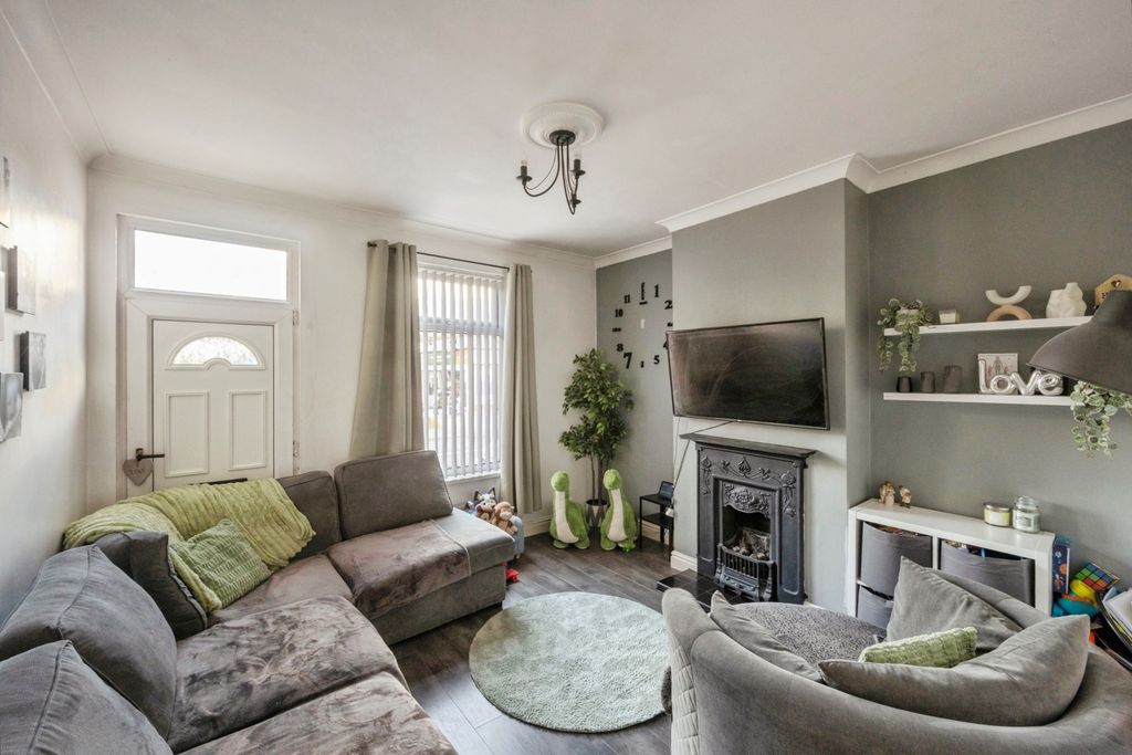 Property photo 2 of 12 Lounge