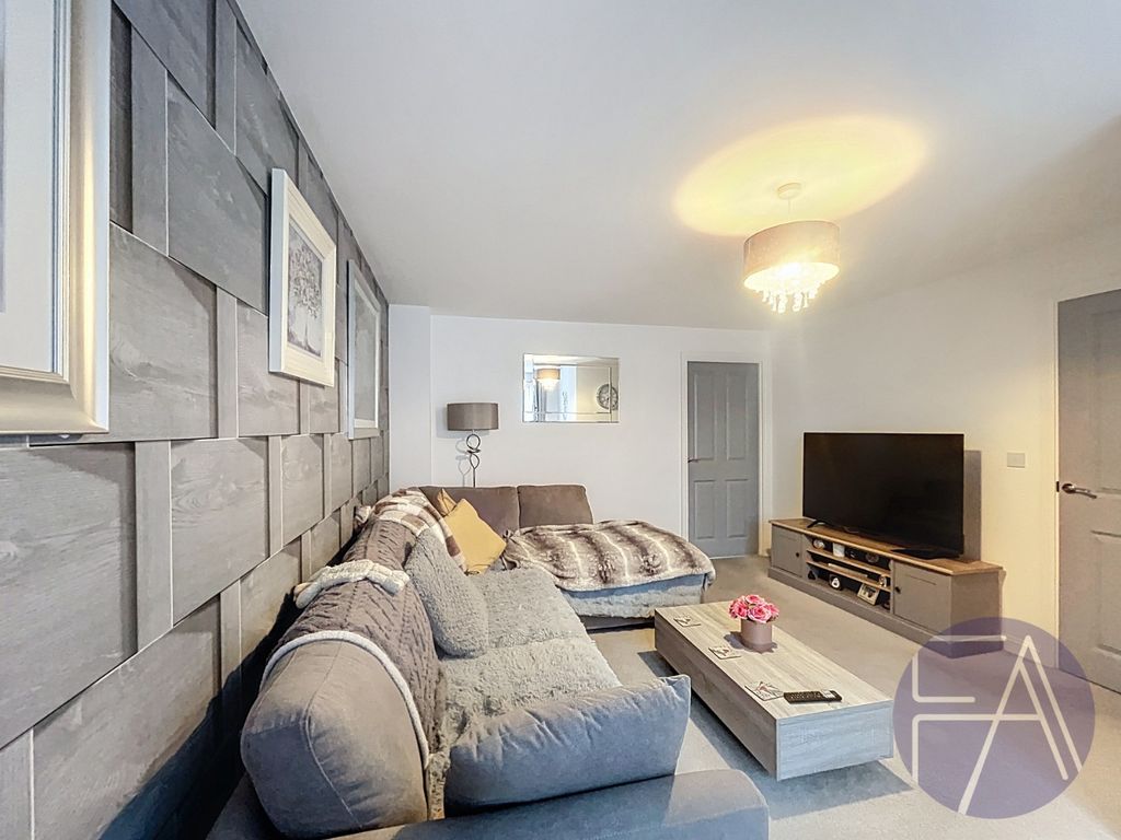 Property photo 3 of 17 4958972