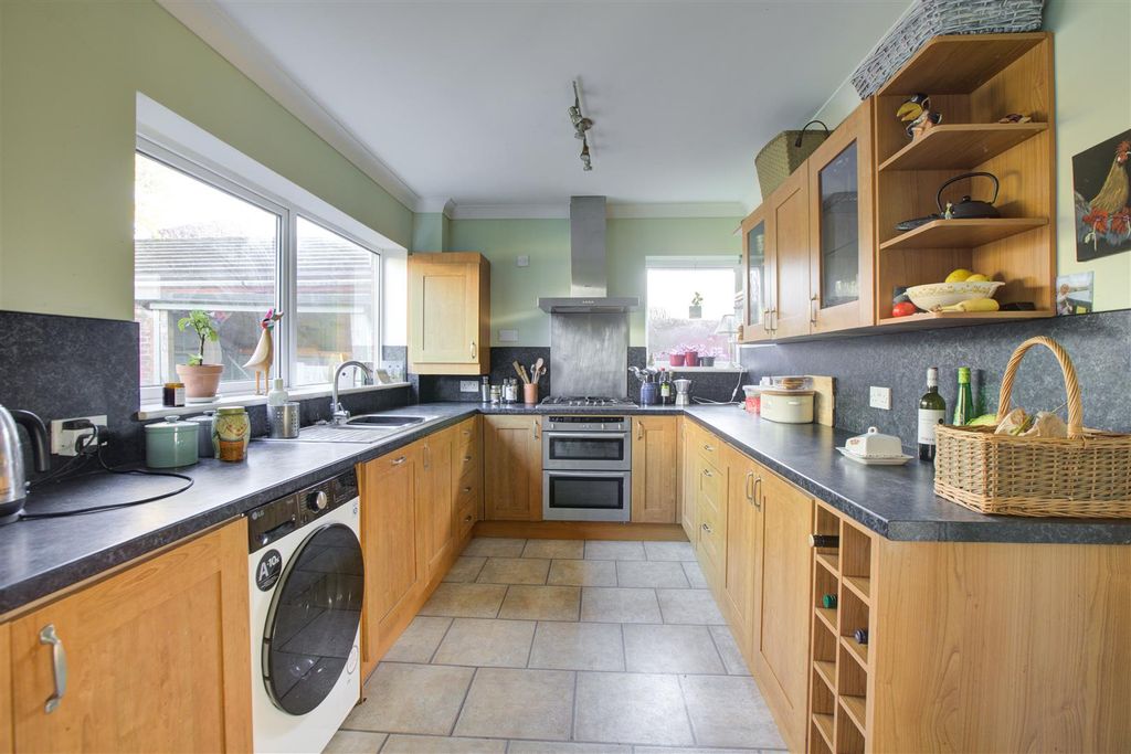 Property photo 2 of 23