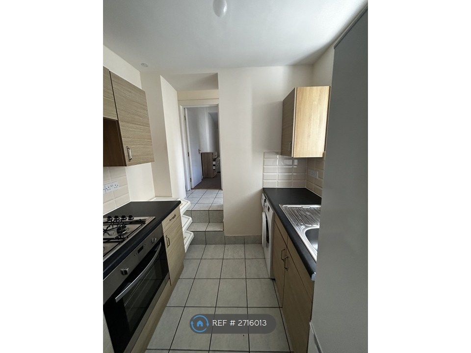 Property photo 2 of 10 Kitchen