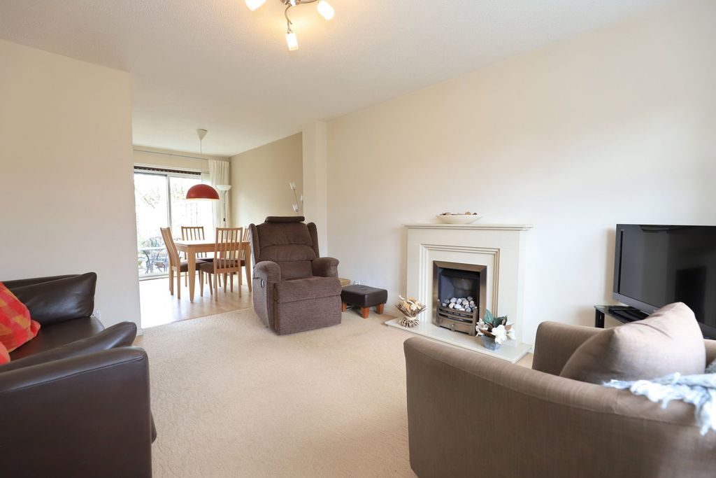 Property photo 2 of 31