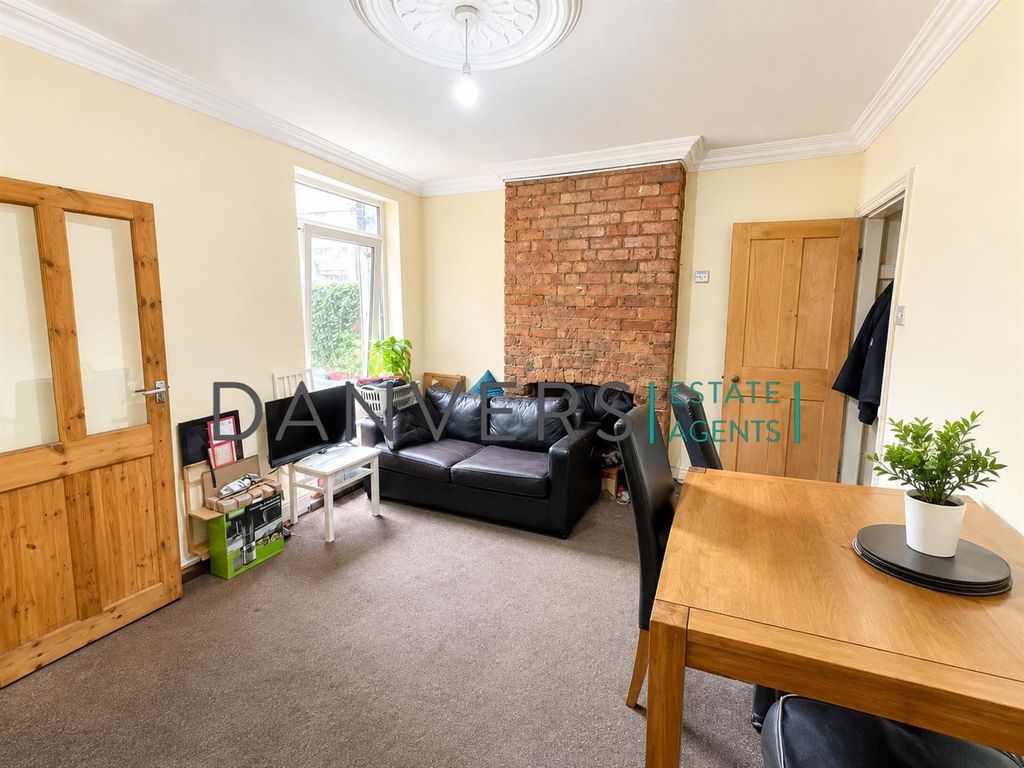 Property photo 1 of 5 Living.Jpg
