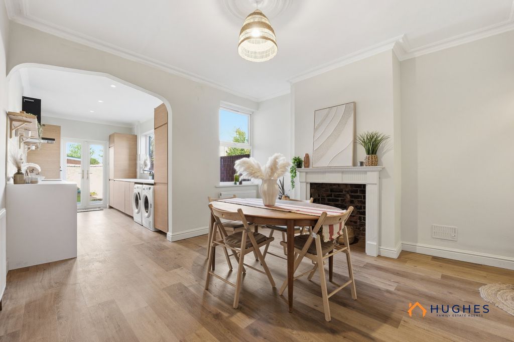 Property photo 3 of 27