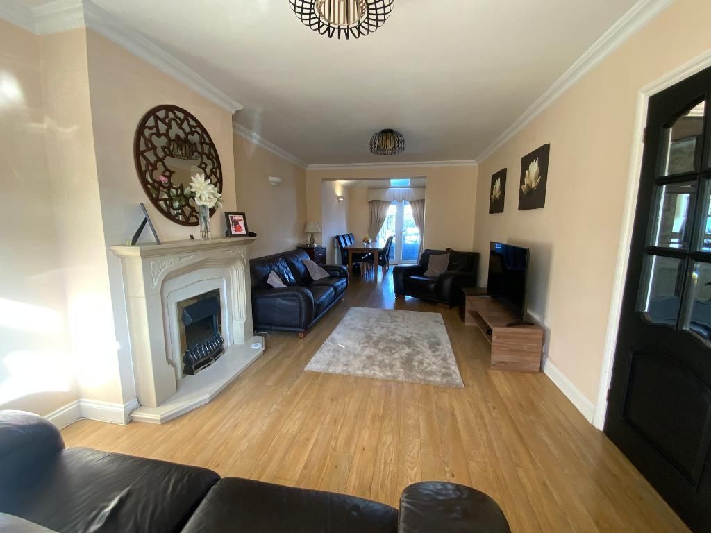 Property photo 3 of 22 Living Room 21'10 x 11'