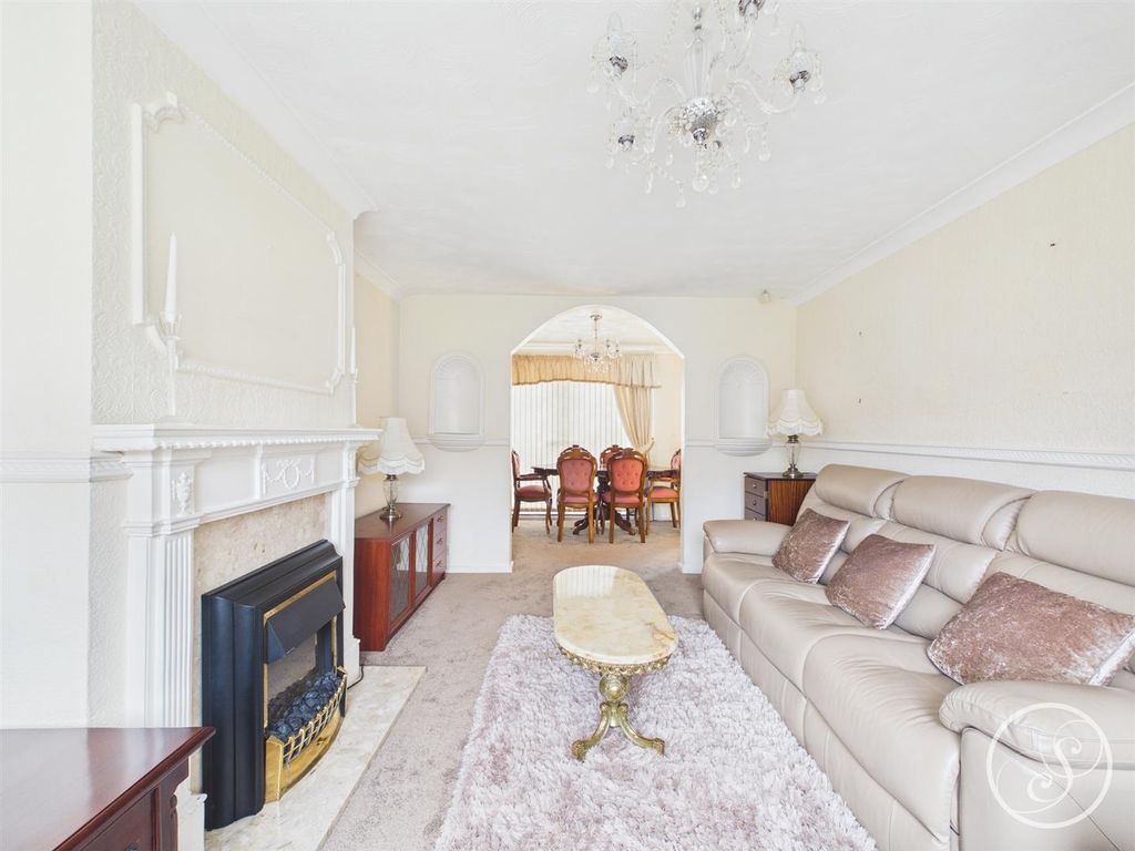 Property photo 2 of 15 Lounge