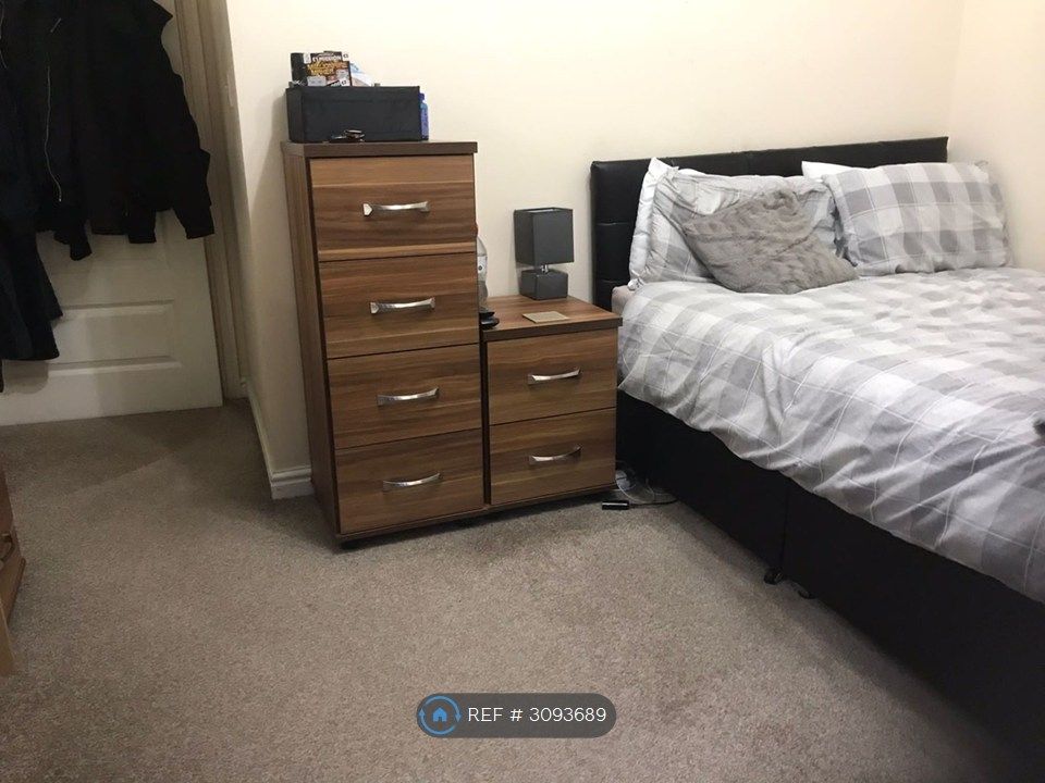 Property photo 3 of 15 Smaller Double Room