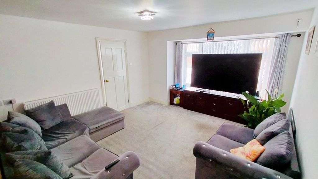Property photo 2 of 17 Image