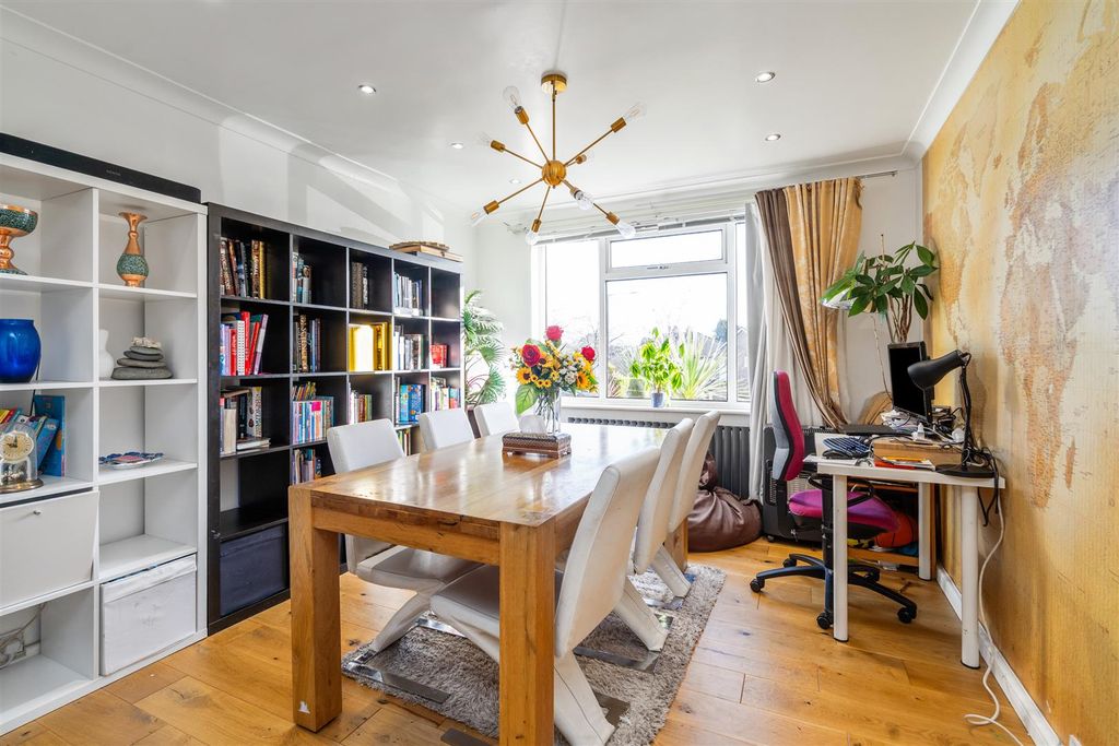 Property photo 2 of 14 2 High Street_3.Jpg